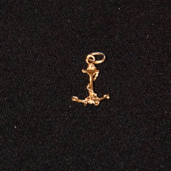 3/4" 14K Yellow Gold Anchor with Rope Pendant - Picture 2 of 3